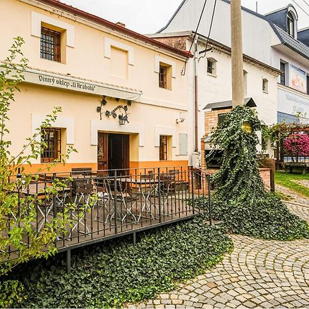 HustopečeSklep U Hrabalu公寓式酒店 外观 照片