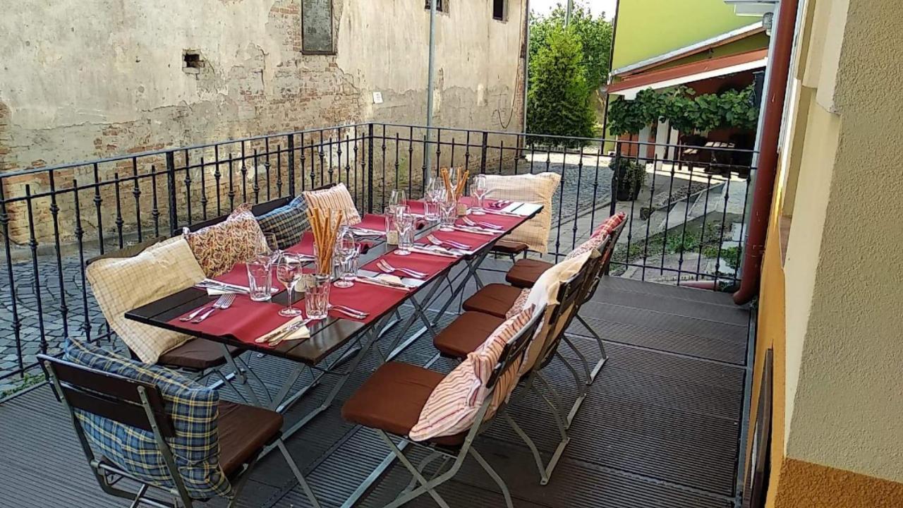 HustopečeSklep U Hrabalu公寓式酒店 外观 照片