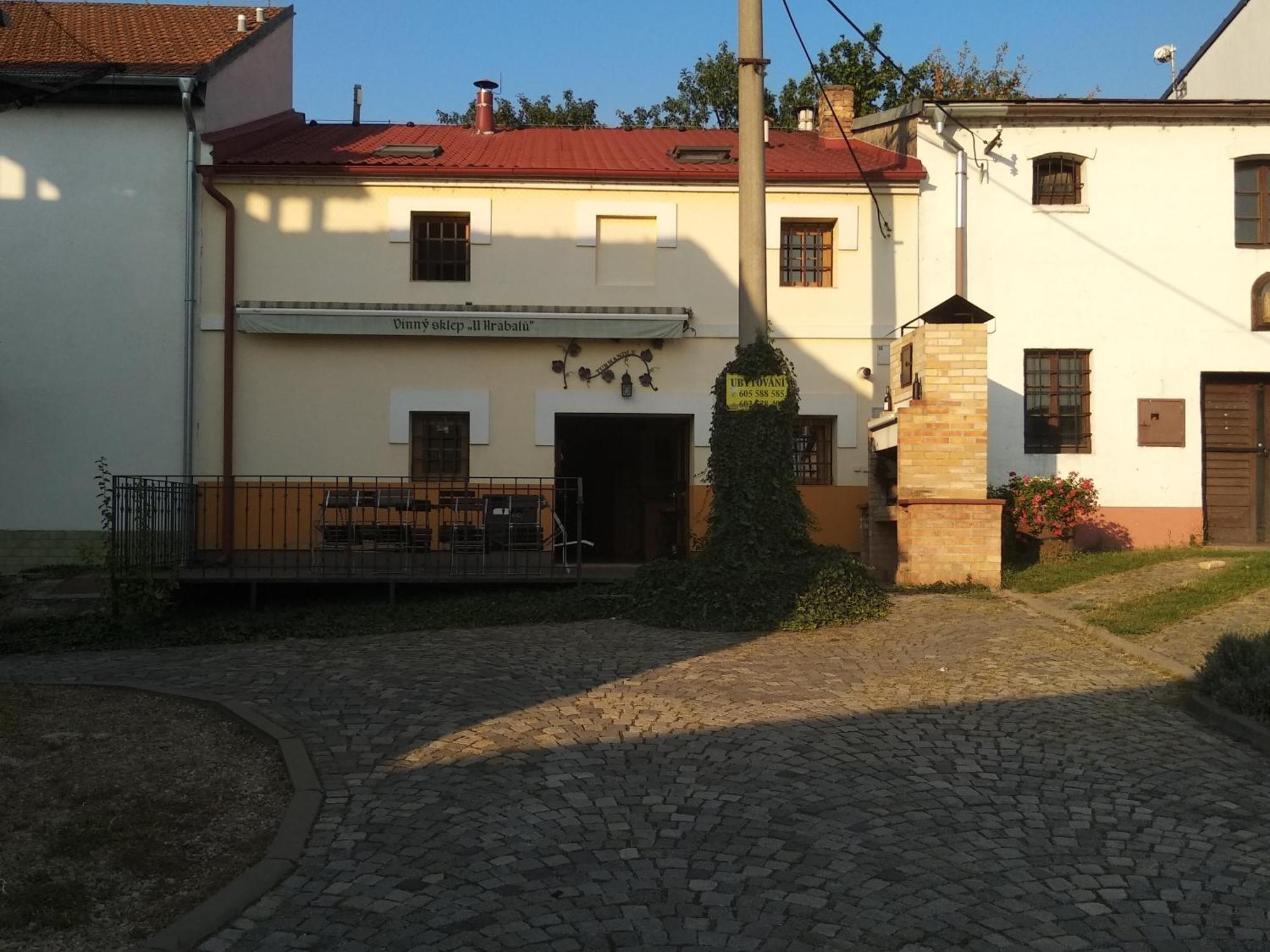 HustopečeSklep U Hrabalu公寓式酒店 外观 照片