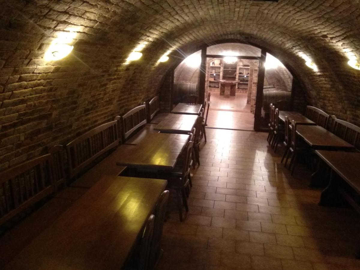 HustopečeSklep U Hrabalu公寓式酒店 外观 照片