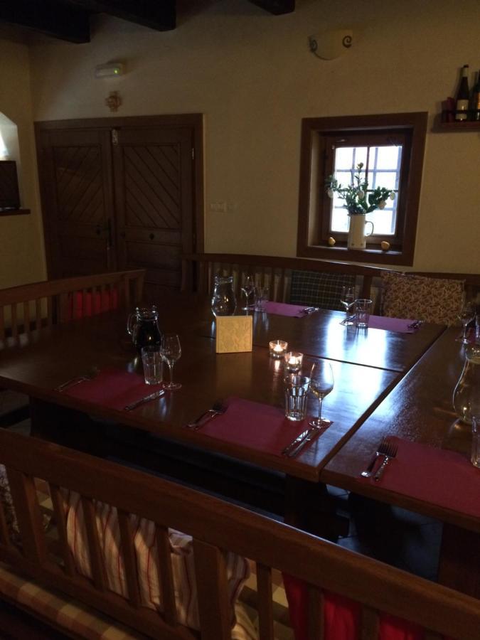HustopečeSklep U Hrabalu公寓式酒店 外观 照片