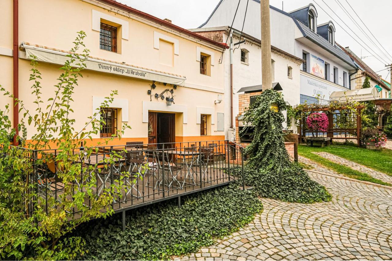 HustopečeSklep U Hrabalu公寓式酒店 外观 照片